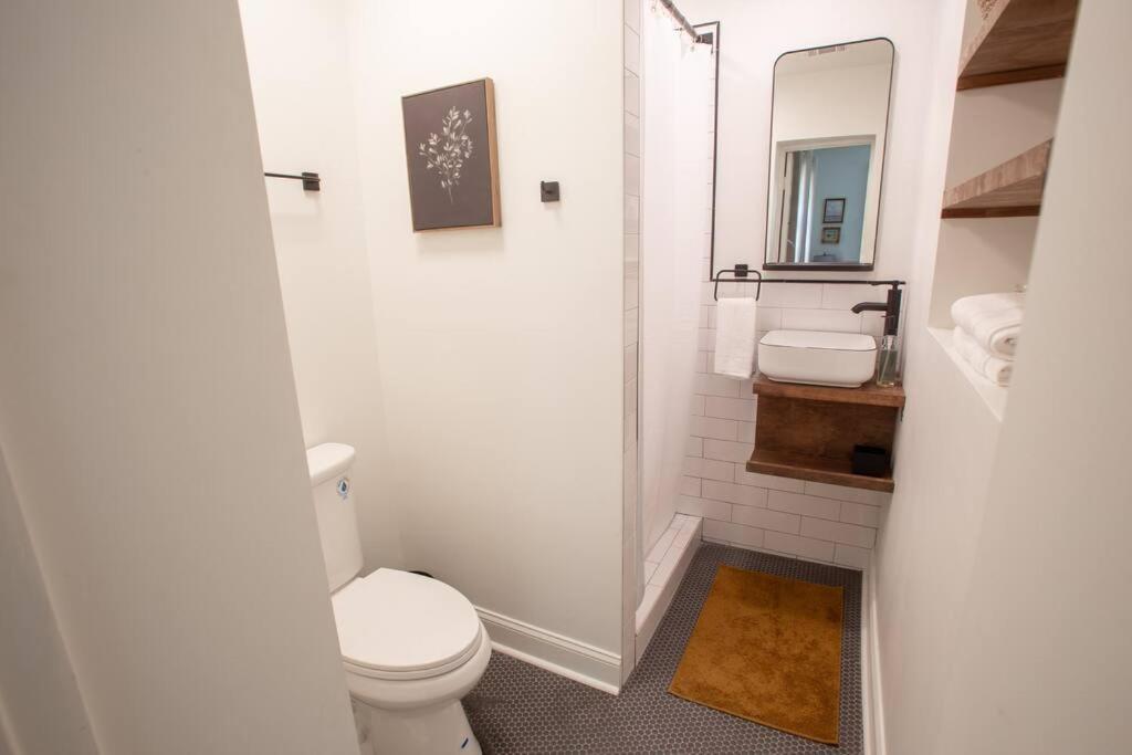 J Birds' Cottage Midtown Мемфис Экстерьер фото